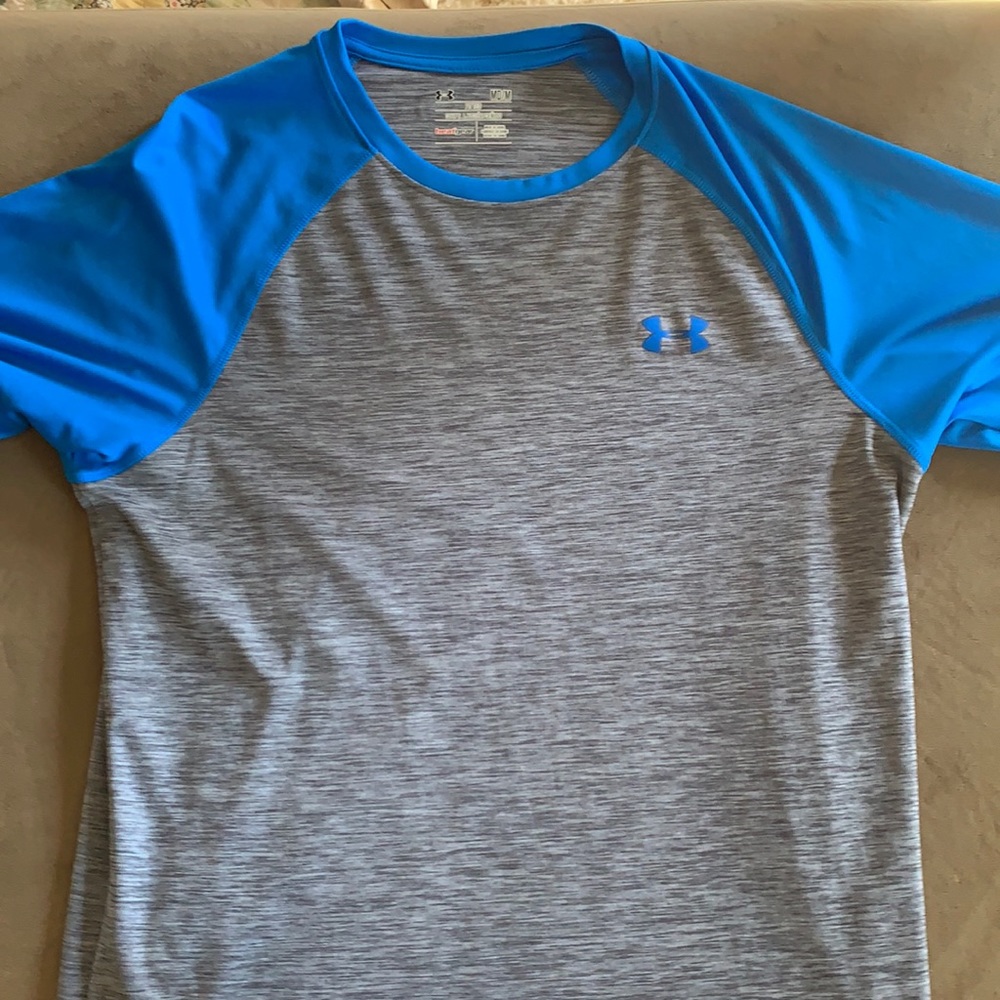 NWOT under Armor half shelve tshirt
